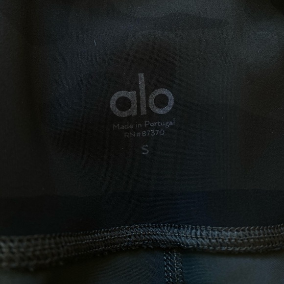 Alo Yoga Camo Leggings - Picture 4 of 4